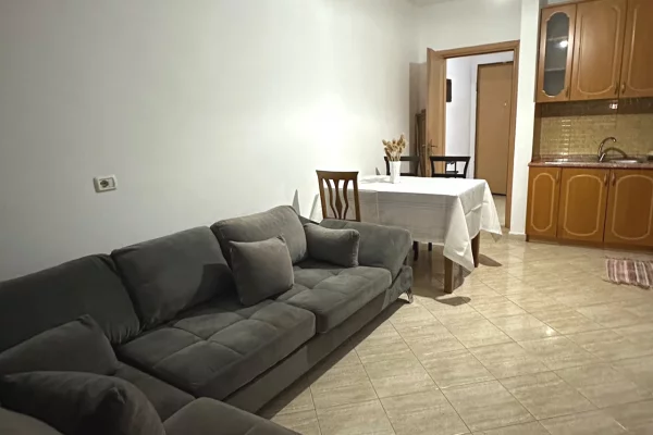 Shtepi me qera Apartament ne Tirane, 1+1, Mobilimi E mobiluar, Pagesa 45,000  Leke.