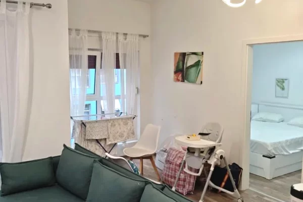 Shtepi me qera Apartament ne Tirane, 1+1, Mobilimi E mobiluar, Pagesa 45,000  Leke.