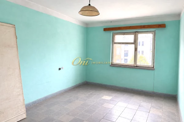 Shtepi ne shitje Apartament ne Fier, 2+1, Mobilimi Bosh, pa mobiluar, Pagesa 5,500,000  Leke.