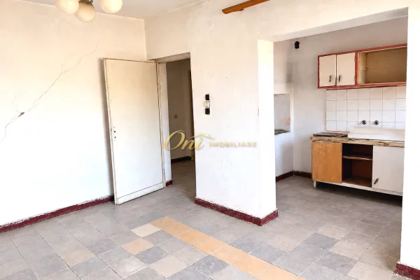 Shtepi ne shitje Apartament ne Fier, 2+1, Mobilimi Bosh, pa mobiluar, Pagesa 5,500,000  Leke.