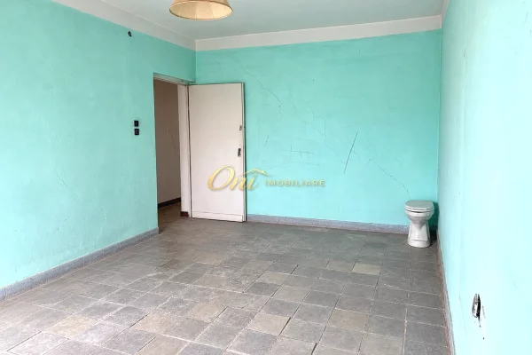 Shtepi ne shitje Apartament ne Fier, 2+1, Mobilimi Bosh, pa mobiluar, Pagesa 5,500,000  Leke.