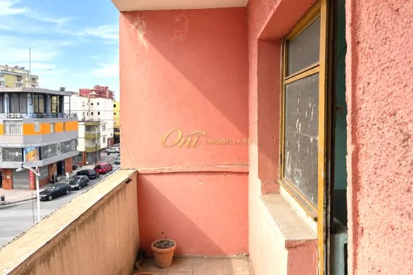 Shtepi ne shitje Apartament ne Fier, 2+1, Mobilimi Bosh, pa mobiluar, Pagesa 5,500,000  Leke.