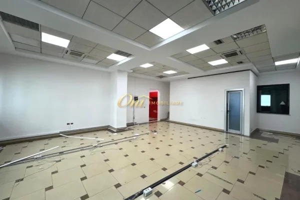 RRUGA E BARRIKADAVE AMBIENT ZYRE PER QERA 