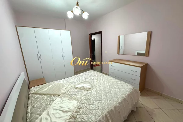Shtepi ne shitje Apartament ne Tirane, 1+1, Mobilimi E mobiluar, Pagesa 184,000  Euro.
