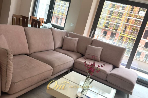 ZOGU I ZI APARTAMENT PER QERA 1+1