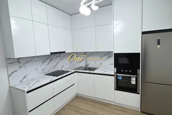 Shtepi me qera Apartament ne Tirane, 3+1, Mobilimi Bosh, pa mobiluar, Pagesa 50,000  Leke.
