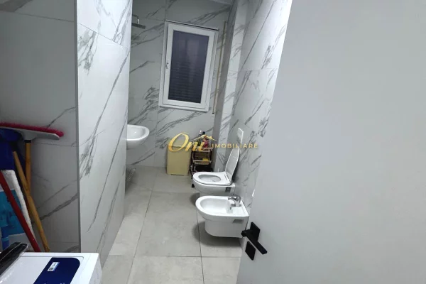 Shtepi me qera Apartament ne Tirane, 3+1, Mobilimi Bosh, pa mobiluar, Pagesa 50,000  Leke.