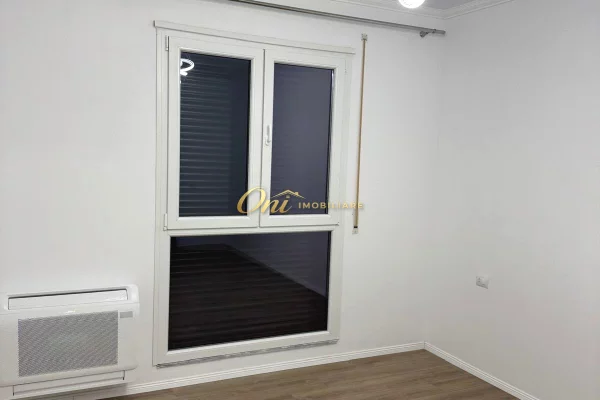 Shtepi me qera Apartament ne Tirane, 3+1, Mobilimi Bosh, pa mobiluar, Pagesa 50,000  Leke.