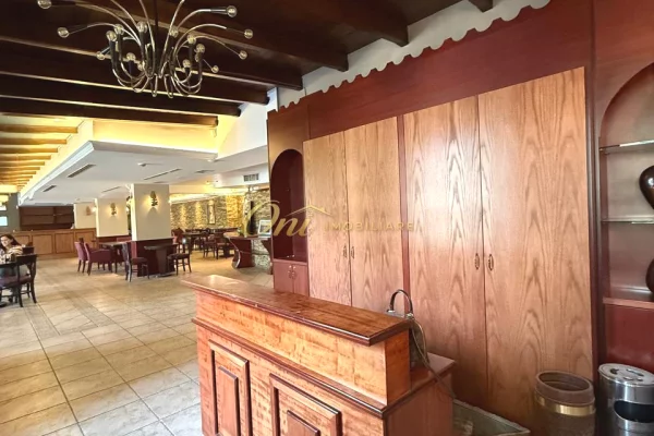BRRYLI JEPET RESTORSNT PER QERA 400M2