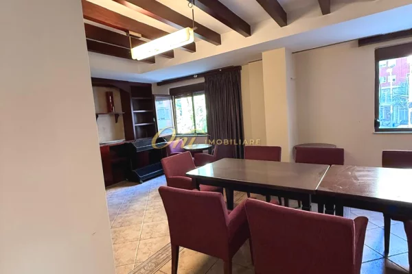 BRRYLI JEPET RESTORSNT PER QERA 400M2
