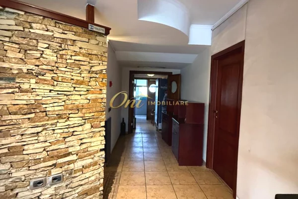 BRRYLI JEPET RESTORSNT PER QERA 400M2