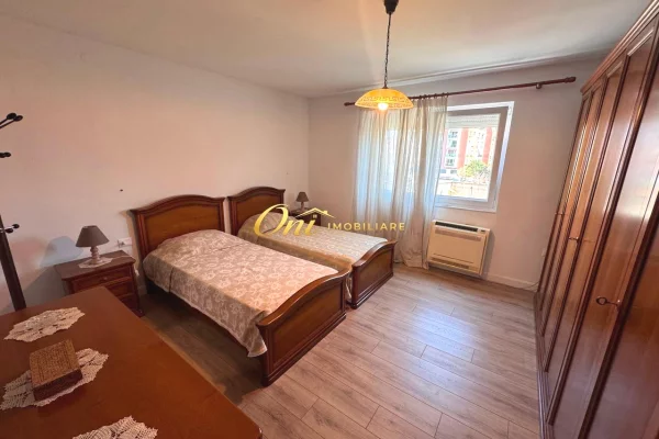 Shtepi me qera Apartament ne Tirane, 2+1, Mobilimi E mobiluar, Pagesa 800  Euro.