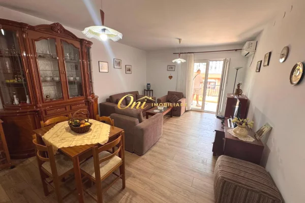 Shtepi me qera Apartament ne Tirane, 2+1, Mobilimi E mobiluar, Pagesa 800  Euro.