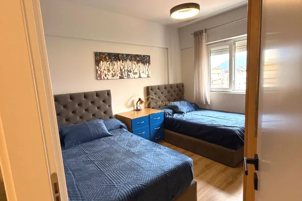 Shtepi ne shitje Apartament ne Tirane, 2+1, Mobilimi E mobiluar, Pagesa 24,500,000  Leke.