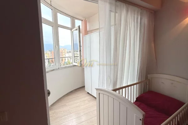 Shtepi ne shitje Apartament ne Tirane, 2+1, Mobilimi E mobiluar, Pagesa 24,500,000  Leke.