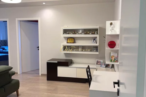Shtepi ne shitje Apartament ne Tirane, 2+1, Mobilimi E mobiluar, Pagesa 24,500,000  Leke.