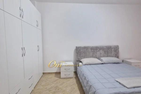 Shtepi me qera Apartament ne Tirane, 2+1, Mobilimi E mobiluar, Pagesa 70,000  Leke.