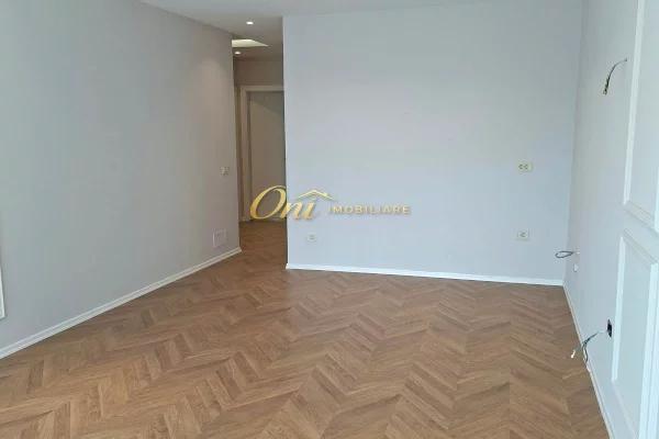 Ambient biznesi me qera 3+1 ne Tirane - 100,000 Leke