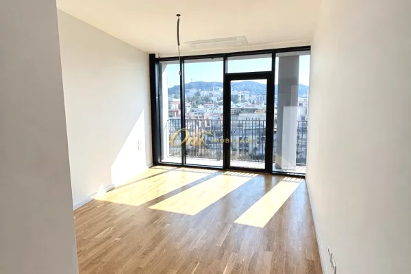LIQENI ARTIFICIAL AMBIENT ZYRE 127M2 PER QERA 