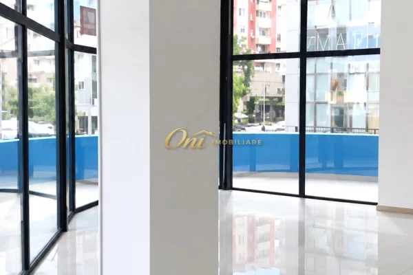 Ambient biznesi me qera 3+1 ne Tirane - 850 Euro