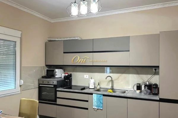 Shtepi me qera Apartament ne Tirane, 2+1, Mobilimi E mobiluar, Pagesa 80,000  Leke.