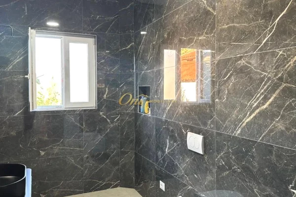 Shtepi me qera Apartament ne Tirane, 2+1, Mobilimi E mobiluar, Pagesa 80,000  Leke.