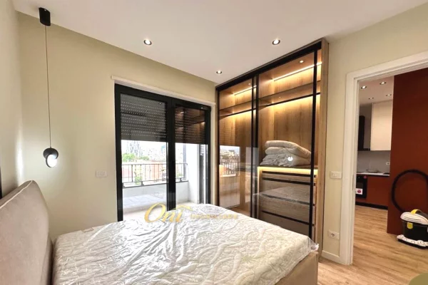 STACIONI I TRENIT , APARTAMENT 1+1 PER QERA