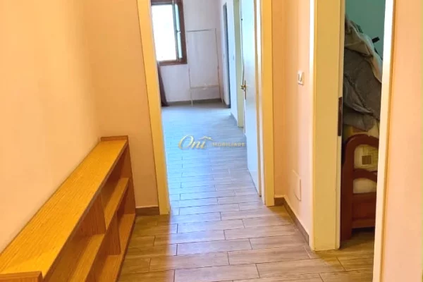 Shtepi me qera Apartament ne Tirane, 2+1, Mobilimi E mobiluar, Pagesa 70,000  Leke.
