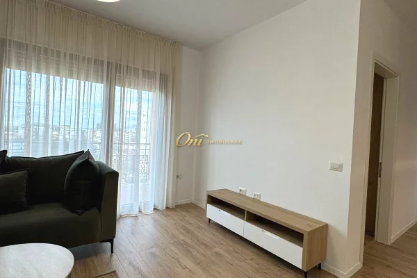 Shtepi me qera Apartament ne Tirane, 1+1, Mobilimi E mobiluar, Pagesa 75,000  Leke.