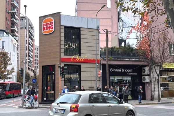 Shtepi me qera Apartament ne Tirane, 2+1, Mobilimi E mobiluar, Pagesa 90,000  Leke.
