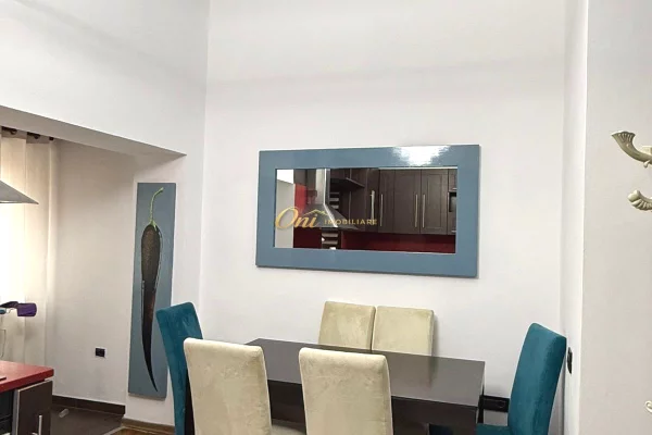 Shtepi me qera Apartament ne Tirane, 2+1, Mobilimi E mobiluar, Pagesa 90,000  Leke.