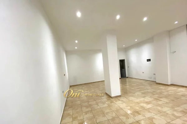 Ambiente Commerciale in Affitto 1+1 a Tirana - 35,000 Leke