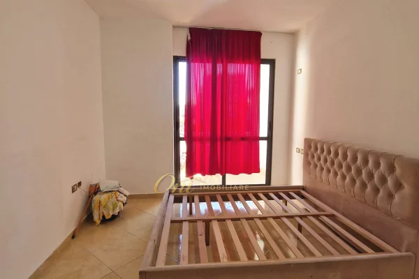 Shtepi me qera Apartament ne Tirane, 2+1, Mobilimi Bosh, pa mobiluar, Pagesa 38,000  Leke.