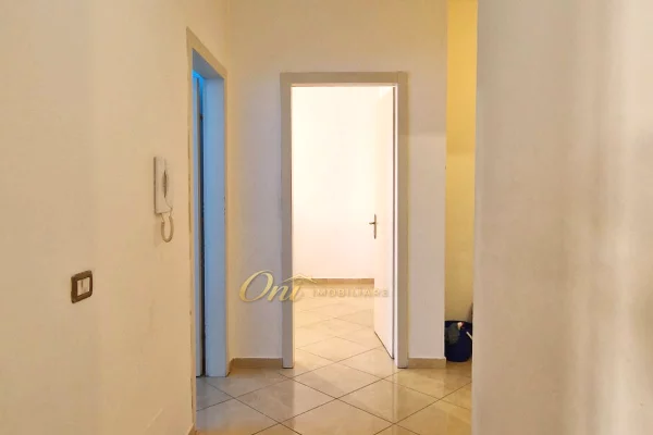 Shtepi me qera Apartament ne Tirane, 2+1, Mobilimi Bosh, pa mobiluar, Pagesa 38,000  Leke.