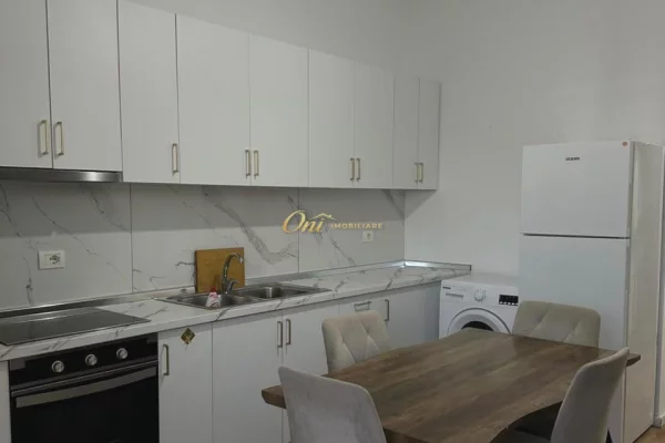 Shtepi me qera Apartament ne Tirane, 2+1, Mobilimi E mobiluar, Pagesa 60,000  Leke.