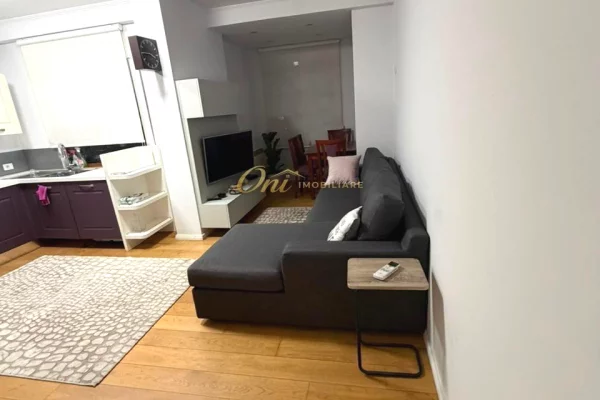 Shtepi me qera Apartament ne Tirane, 3+1, Mobilimi E mobiluar, Pagesa 85,000  Leke.