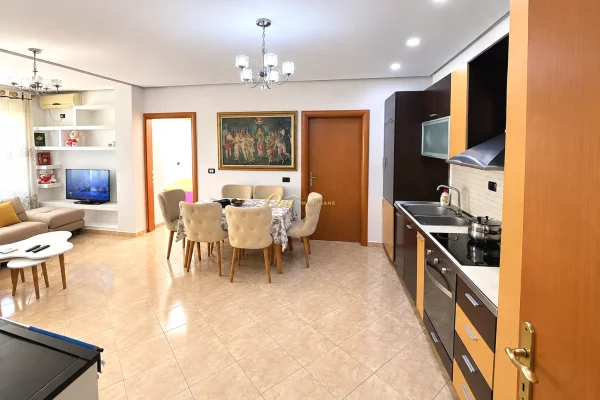 Shtepi me qera Apartament ne Tirane, 2+1, Mobilimi E mobiluar, Pagesa 50,000  Leke.