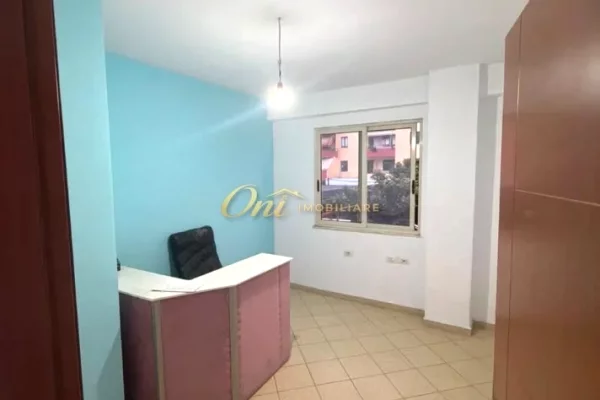 Ambient biznesi me qera 6+1 ne Tirane - 50,000 Leke