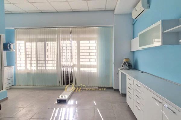 BULEVARDI ZOGU I PARE AMBIENT BIZNESI ME QERA 
