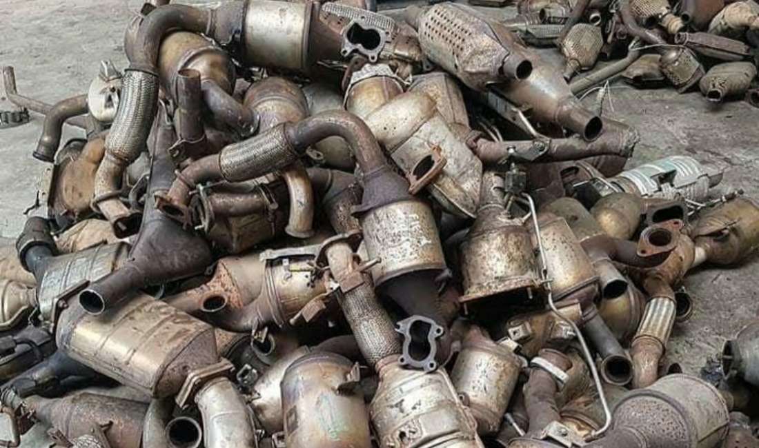 Blej katalizator. Katalizator. Katalit.