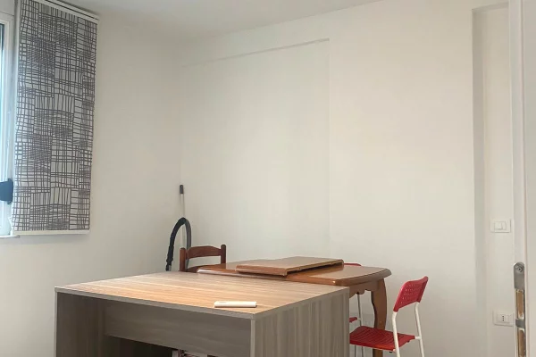 Ambient biznesi me qera 3+1 ne Tirane - 300 Euro