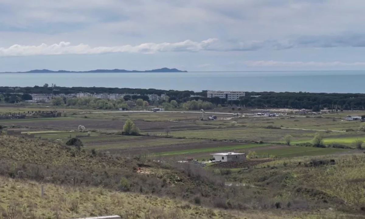 Shitet toke me leje ndertimit Gjiri i Lalzit