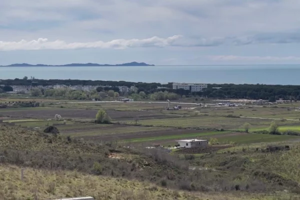 Truall ose Toke ne Durres - 970,000 Euro