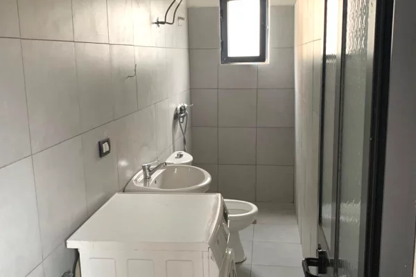 Shtepi me qera Shtepi Private ne Durres, 1+1, Mobilimi E mobiluar, Pagesa 20,000  Leke.