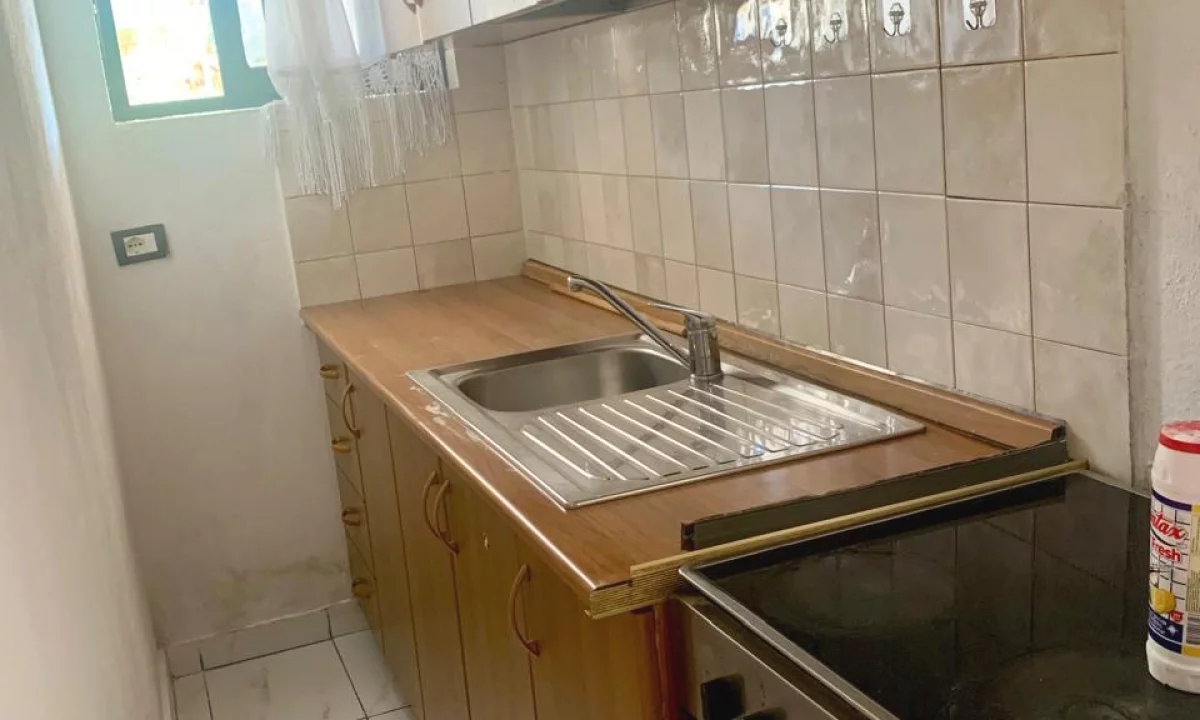 Shtepi me qera Shtepi Private ne Durres, 1+1, Mobilimi E mobiluar, Pagesa 20,000  Leke.