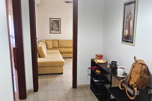 Shtepi me qera Apartament ne Tirane, 1+1, Mobilimi E mobiluar, Pagesa 55,000  Leke.