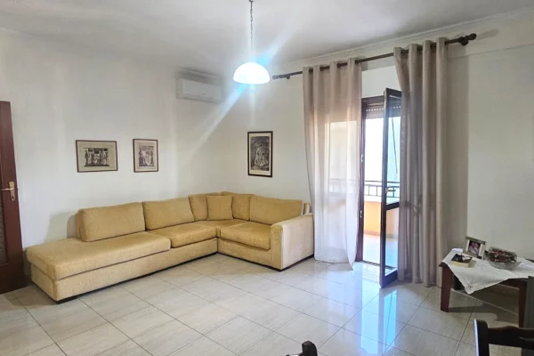 Shtepi me qera Apartament ne Tirane, 1+1, Mobilimi E mobiluar, Pagesa 55,000  Leke.