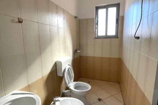 Shtepi me qera Apartament ne Tirane, 1+1, Mobilimi E mobiluar, Pagesa 35,000  Leke.