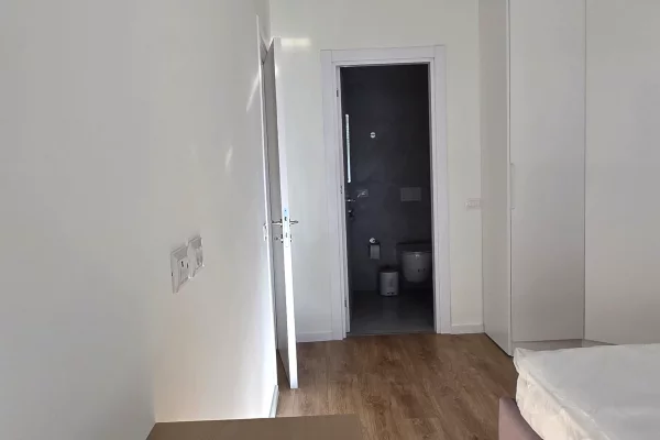 Shtepi me qera Apartament ne Tirane, 3+1, Mobilimi E mobiluar, Pagesa 60,000  Leke.