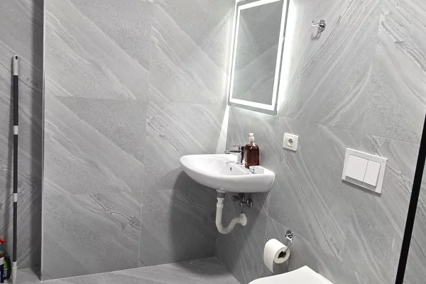 Shtepi me qera Apartament ne Tirane, 3+1, Mobilimi E mobiluar, Pagesa 60,000  Leke.